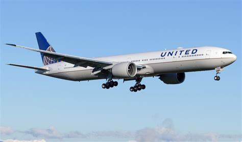 Boeing 777 300 United Airlines Photos And Description Of The Plane