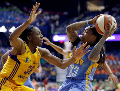 Nneka Ogwumike Candace Parker Lead Sparks Past Sky Daily News