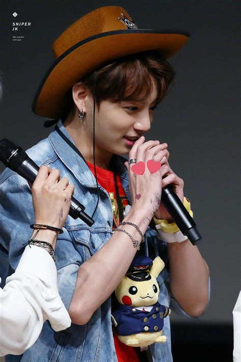 In a post on an online community with over 50,000 views, this new army explains why she had fallen for the duo. Fans Spot BTS V and Jungkook Wearing Couple Rings - Koreaboo