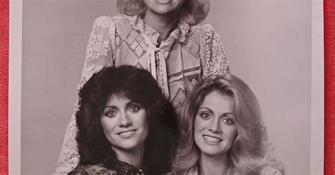 Barbara Mandrell And Sisters Show In The 1970s Sisters Pinterest