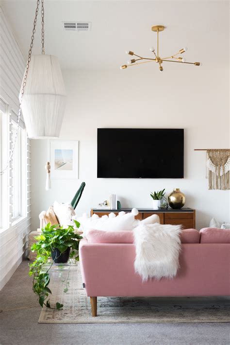 A Chic Living Room Update With A Gorgeous Pink Sofa