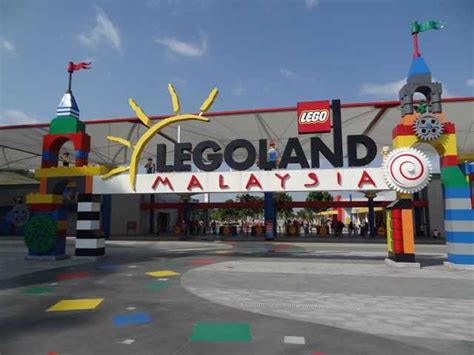 Legoland malaysia merupakan sebuah taman tema atau monumen yang diperbuat dari legoland malaysia terletak di iskandar puteri, johor dan mempunyai 40 jenis tunggangan (rides), pertunjukan dan tarikan interaktif. Harga tiket dan aktiviti menarik di Legoland Johor ...