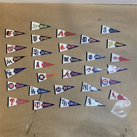 Mlb Magnetic Standings Board 32 X17 Dry Erase 30 Team Magnets Included
