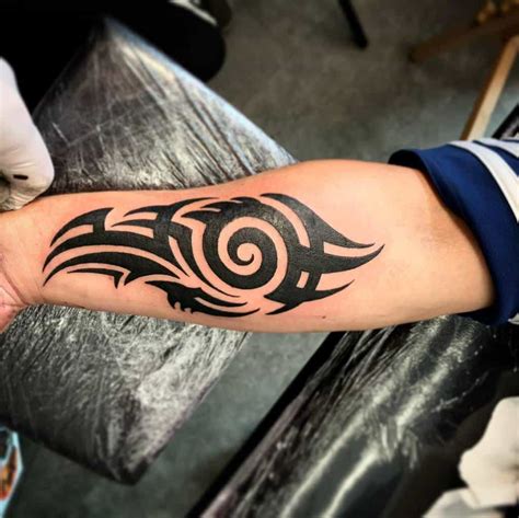 Tribal Arm Tattoo Stencils Alles Was Sie Wissen Müssen Hautkunstwerk