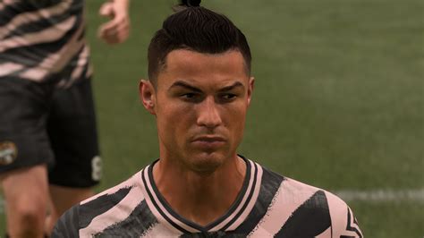 Fifa's ronaldo was always second, usually one point behind messi, until fifa 17, when they switched and ronaldo was given a 94 cristiano ronaldo and lionel messi are the best players in fifa 21. Fifa 21, disponibile un'anteprima del videogame: e c'è chi ...