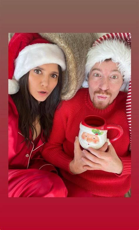 Nina Dobrev And Boyfriend Shaun White Twin In Santa Hats On Christmas