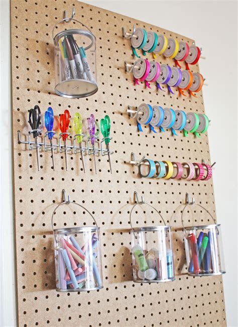 I wish i could be more helpful. Pegboard Craft Room Storage Idea | Sala de almacenamiento ...