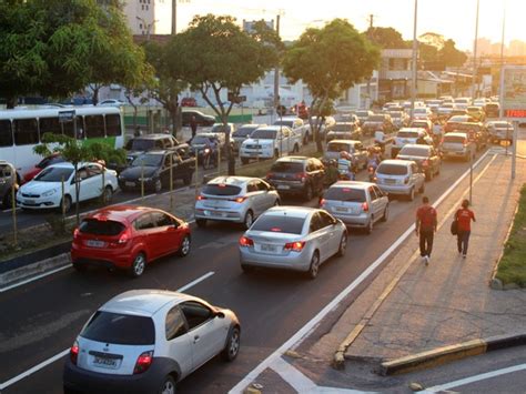 G1 Ruas De Manaus Têm 2 Mil Veículos Novos Por Mês E Especialista Alerta Notícias Em Manaus