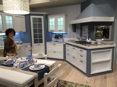 Before you being your reno, look to your kitchen layout for maximum results. Change Up Your Space with New Kitchen Cabinet Handles