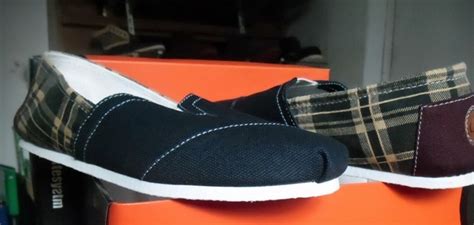 Langkah phk massal dilakukan oleh shyang yao fung yang memproduksi brand sepatu kenamaan seperti. Kanvas - Produsen Sepatu /Pabrik Sepatu /Vendor Sepatu Grosir Sepatu /Supplier Sepatu