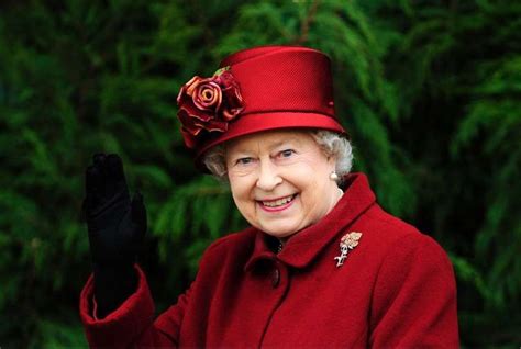Slide 16 Of 64 Britains Queen Elizabeth Ii Waves As She Arrives For The Final Day Of The Chelt
