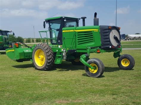 John Deere R Self Propelled Windrowers And Swather Kingfisher