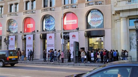 Listado de productos por marca huawei. Huawei opens a brand new retail store in Barcelona, right ...