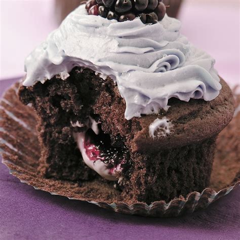 Black Raspberry Cream Cupcakes Raspberry Cupcake Recipes Raspberry