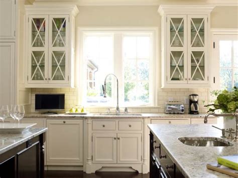 5 Beautiful Decorating Ideas For Glass Kitchen Cabinet Doors Dengarden