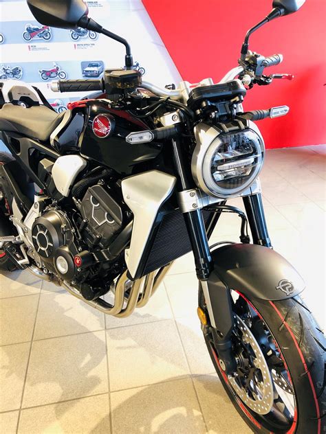 The whole world knows the might and prowess of the brand cb. Details zum Custom-Bike Honda CB 1000 R des Händlers M ...