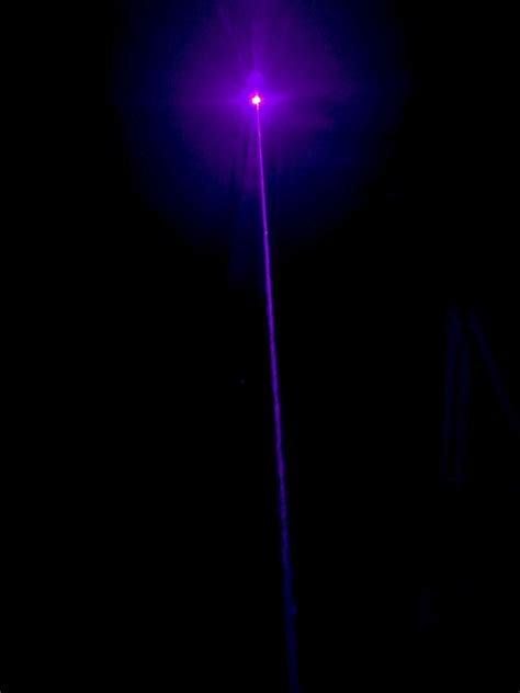 Stadt Dorf Skifahren Geschäft Purple Laser Light Norm Matchmaker Unehrlich