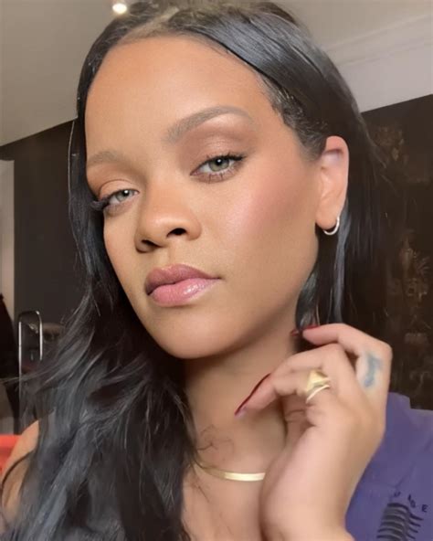 Rihanna On Instagram Riri Finally Gave Us Tutorialtuesday Video 😍😩