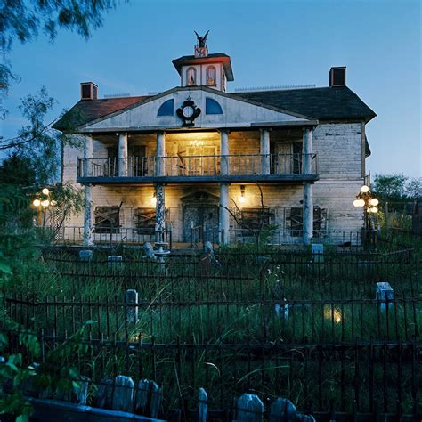 9 Of The Most Fun Haunted Houses In Texas This Halloween Tripstodiscover