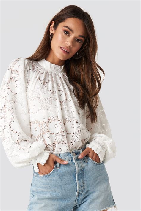 High Collar Flower Lace Blouse Blanc Na