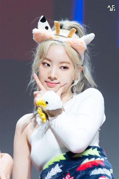 The perfect twice dahyun feelspecial animated gif for your conversation. TWICE's Sana Praises Mina's Ability To Stay Straight-Faced ...