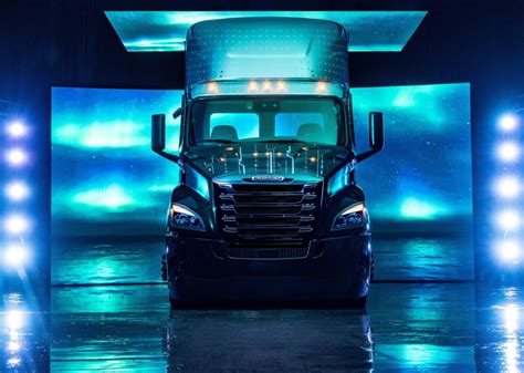 Daimler Delivers Freightliner ECascadia Electric Semi Trucks To Penske