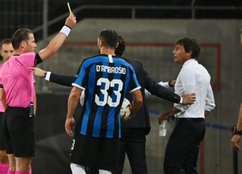 Éver banega's style of play. Antonio Conte offers to see Banega outside after wig joke