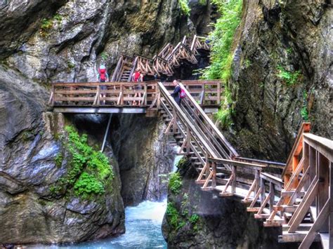 Each of the stripes represents one year. السياحة في كابرون : دليلك لمعرفة أين تذهب في كابرون النمسا ...