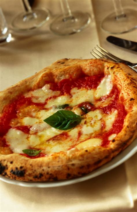 Neapolitan Or Roman Pizza The Difference Dragonfly Tours