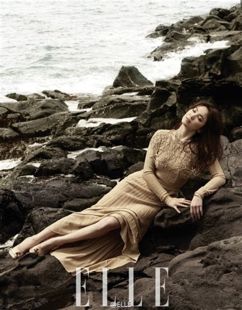 ソン・ヘギョ、済州島で撮影したグラビア公開“海辺に横たわる女神” Kstyle