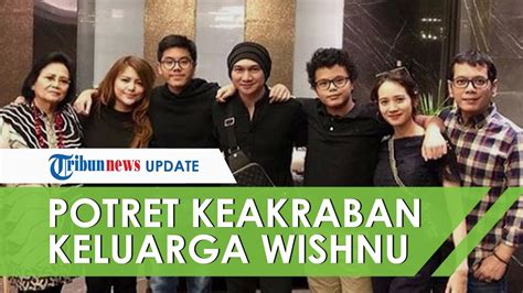 She was born on december 14, 1988 (32 years old) in pasuruan, east java. Resmi Jadi Menteri, Potret Kedekatan Wishnutama dan Wina ...