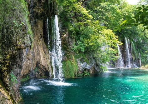 Les Lacs De Plitvice En Croatie Cascades Et Eau Bleue Turquoise