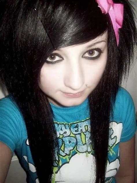15 Things You Used To Wear If You Were An Emo Kid In The 00s