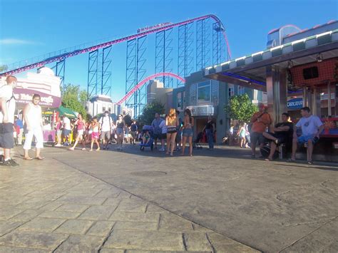 File:Superman - Ride Of Steel (Six Flags New England) 01.jpg