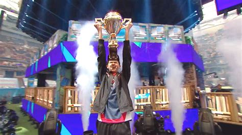 Fortnite World Cup Champion Bugha Swatted On Stream Dot Esports