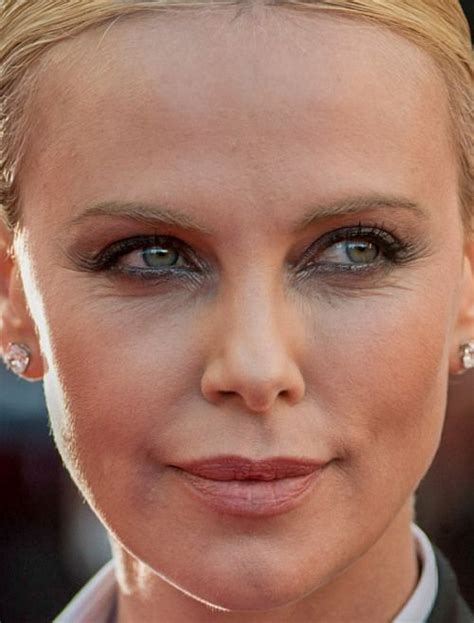 Charlize Theron Short Hair Blond Red Carpet Makeup Close Up Faces