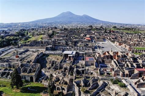 Soterrada Pelo Vulcão Vesúvio Pompeia Continua A Surpreender Veja
