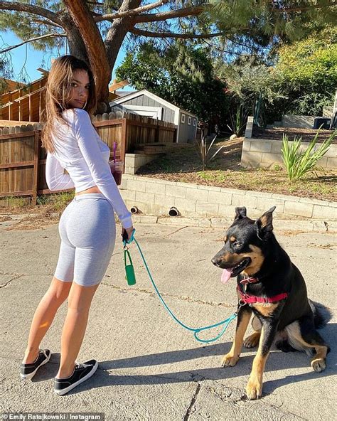 Emily Ratajkowski Flaunts Her Derriere And Midriff While Out On A Walk