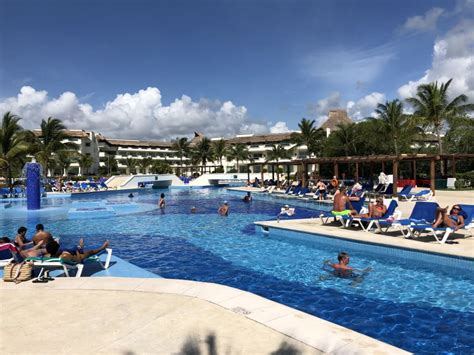 ein teil der poolanlage bluebay grand esmeralda playa del carmen playacar