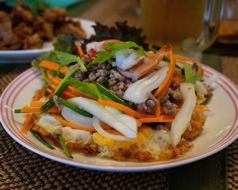 ยำไข่ดาว Yam Khai Dao Spicy Fried Egg Salad