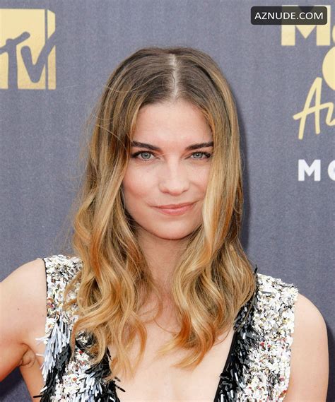 Annie Murphy Sexy At The 2018 Mtv Movie And Tv Awards Held At The
