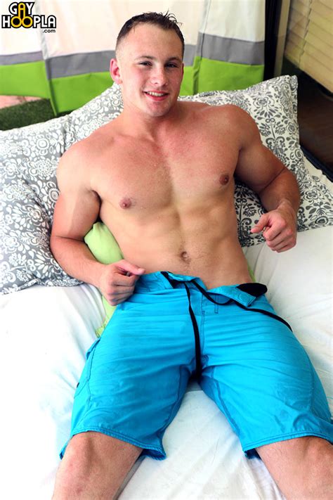 Model Of The Day Brad Bison Daily Squirt