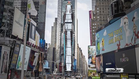 Samsung Smart Led Signage Brings A Digital Waterfall To Times Square