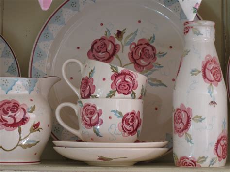 Emma Bridgewater Mm Rose 15 Pint Jug Scattered Rose Teacups And Saucers