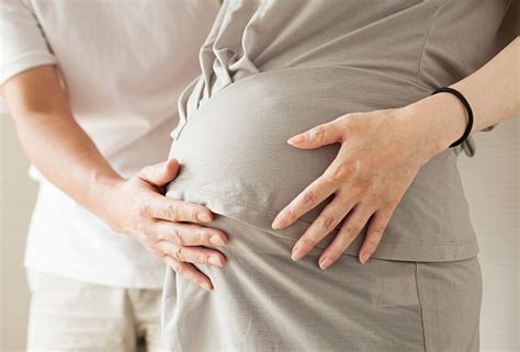 rubbing a pregnant woman s belly nepaliaustralian