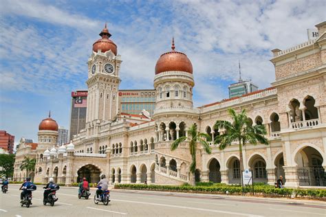 Arsitektur bangunannya sangat unik dengan gaya mughal, islam, dan moor. TOP 24+ Tempat Bersejarah di Malaysia Yang TERKENAL ...
