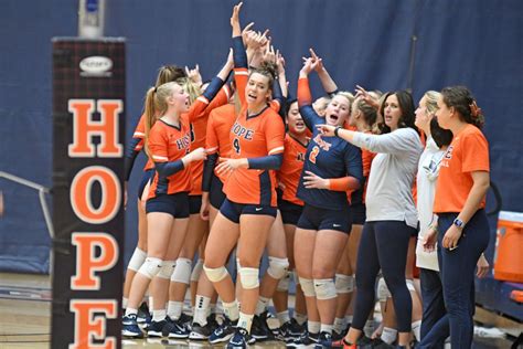 Hope College Volleyball Heads To Quarterfinals After Beating Three Top 10 Foes