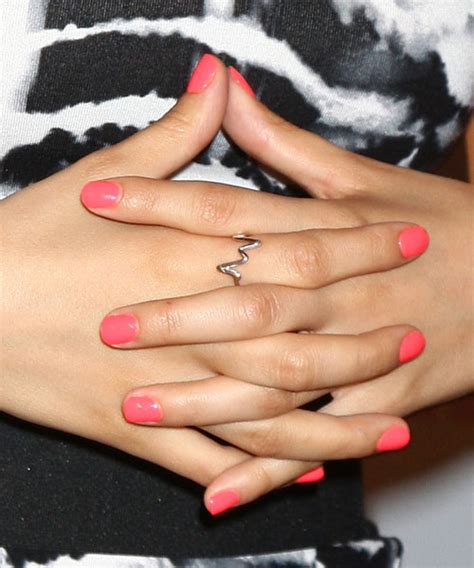 victoria justice pink nails steal her style