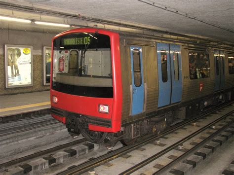 Metro, a melhor viagem entre 2 pontos. File:Lisbon Metro 2009.JPG - Wikimedia Commons