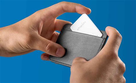 Chipolo Card Thin Wallet Tracker looks like a credit card | Thinnest wallet, Wallet, Card wallet